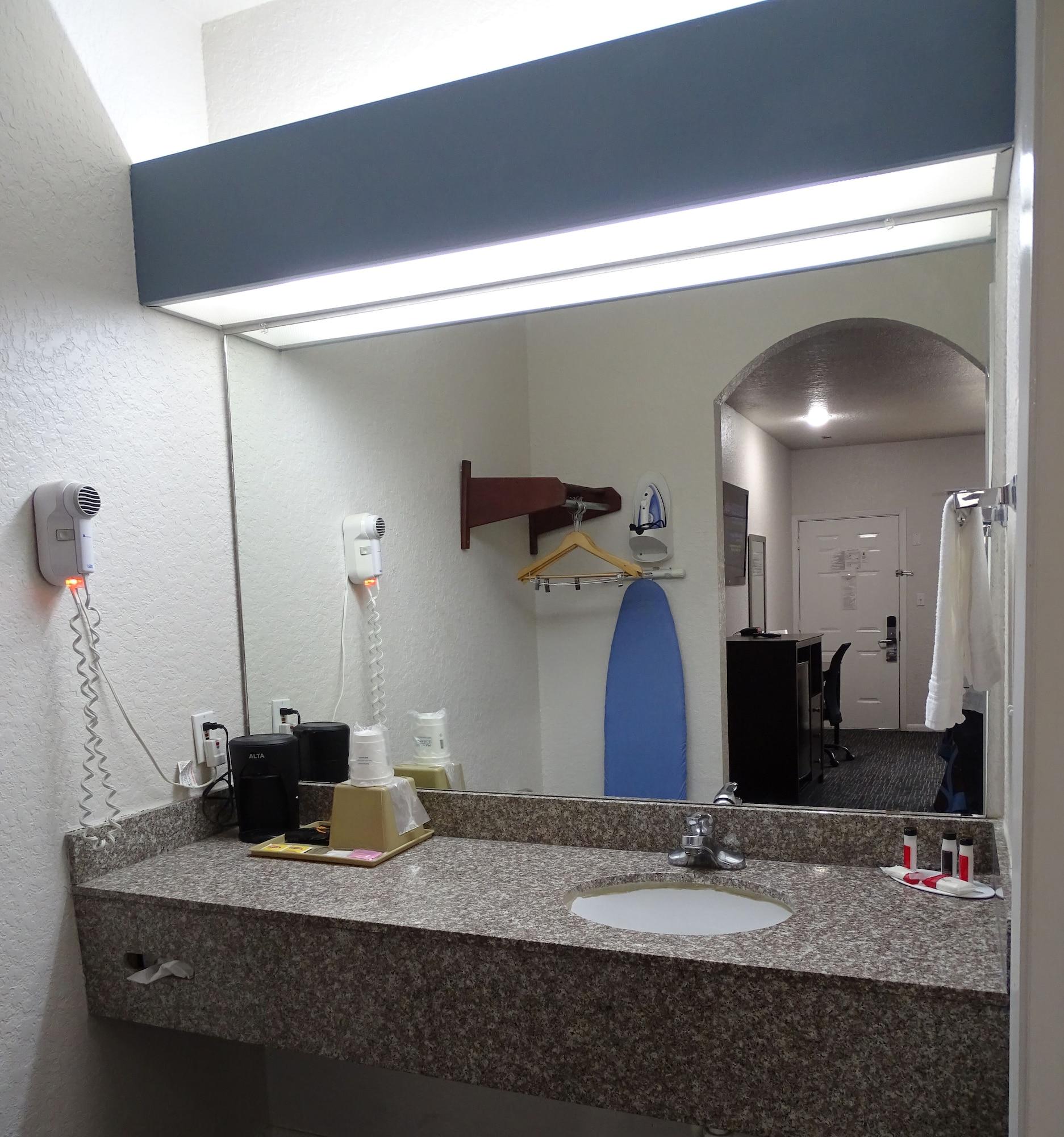 Super 8 By Wyndham Houston/Brookhollow Nw Esterno foto