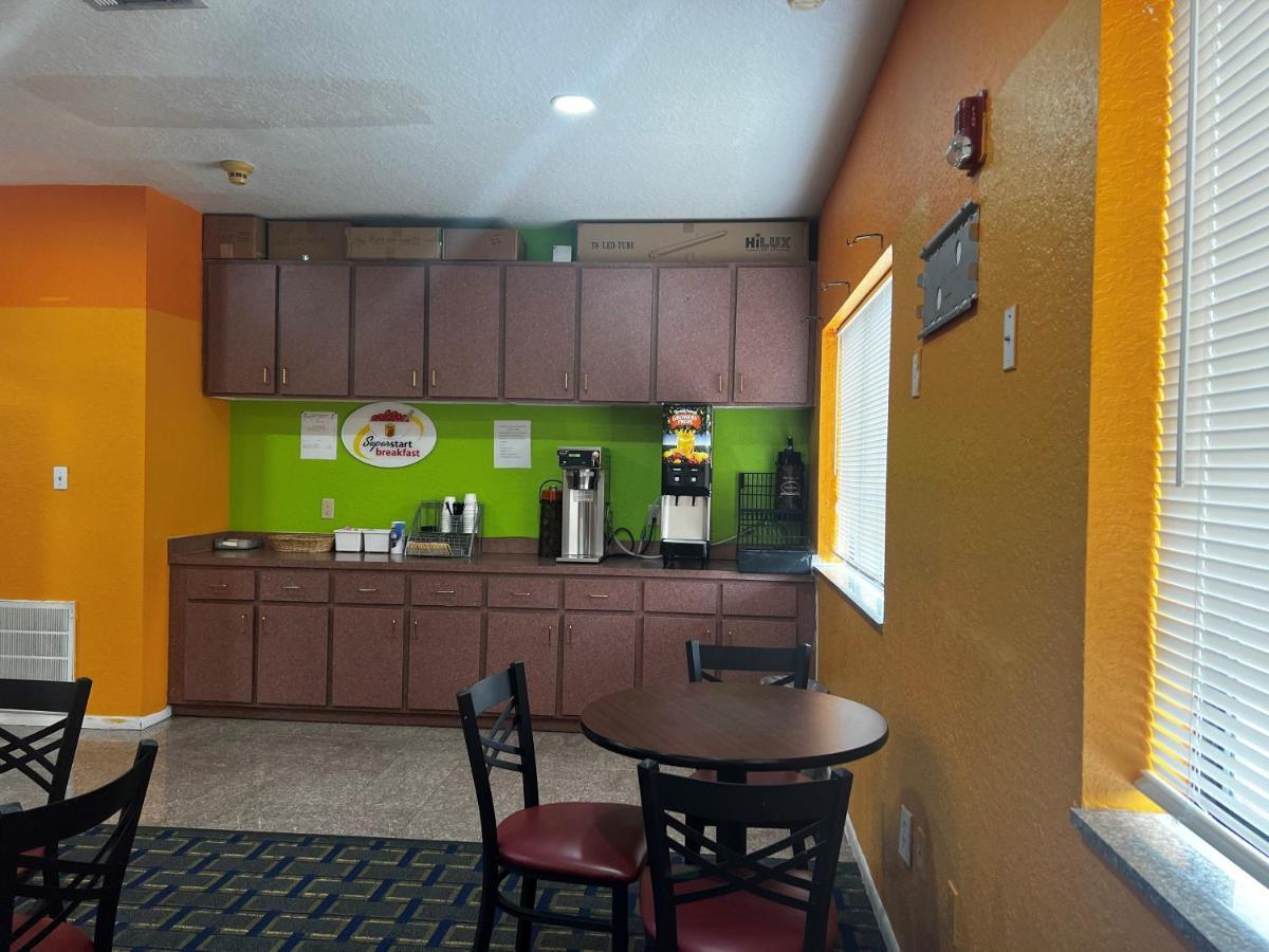 Super 8 By Wyndham Houston/Brookhollow Nw Esterno foto
